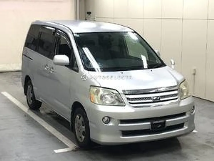 Toyota Noah 2006, photo 1 of 1
