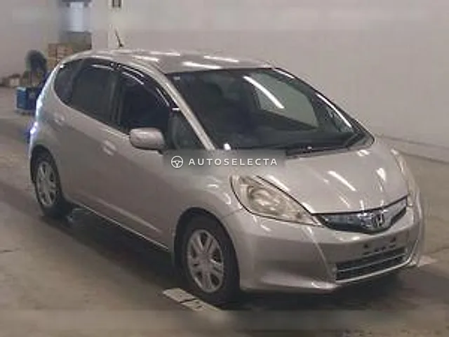 Honda Fit Hybrid 2011, auction grade R