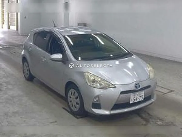 Toyota Aqua 2013, photo 1 of 1
