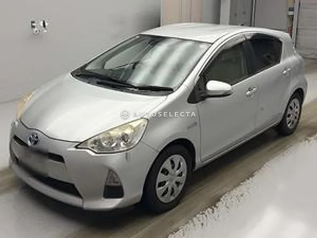 Toyota Aqua 2013, auction grade R