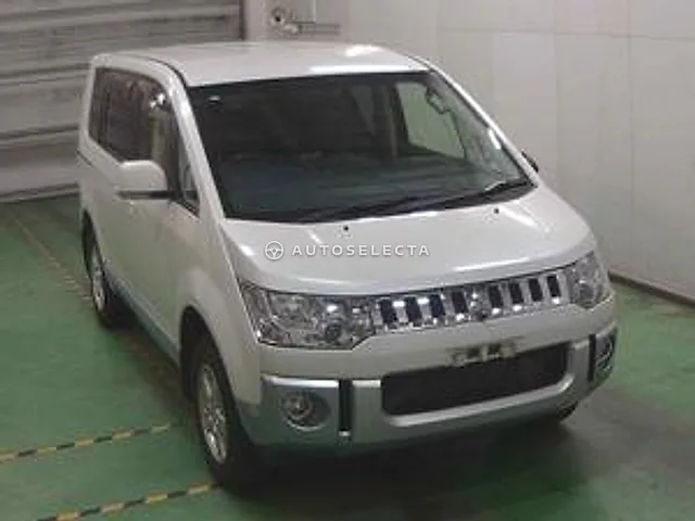 Mitsubishi Delica D:5 2016, auction grade 3.5