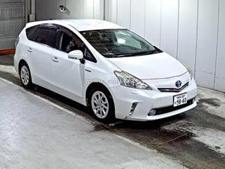 Toyota Prius Alpha 2011, photo 1 of 1