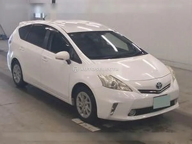 Toyota Prius Alpha 2013, photo 1 of 1