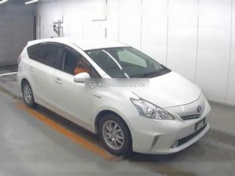 Toyota Prius Alpha 2012, photo 1 of 1