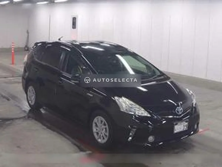 Toyota Prius Alpha 2012, photo 1 of 1