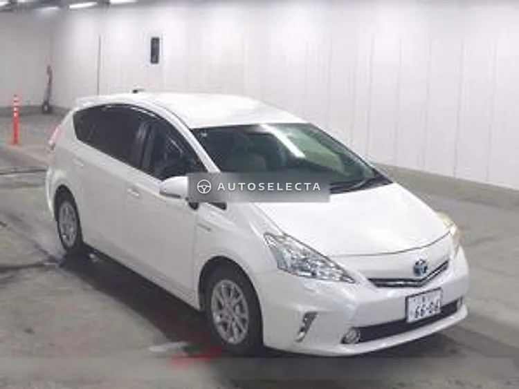 Toyota Prius Alpha 2012, photo 1 of 1