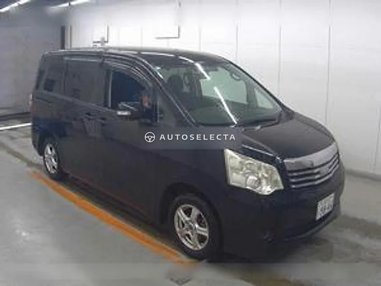 Toyota Noah 2010, photo 1 of 1