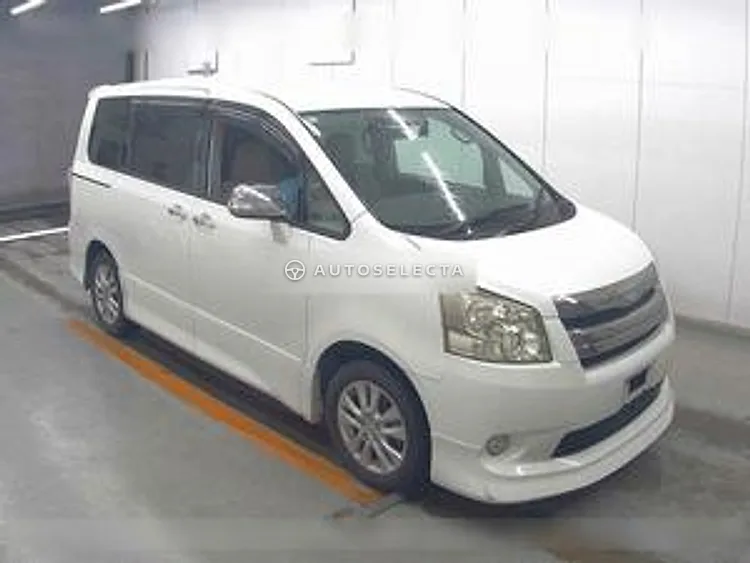 Toyota Noah 2010, photo 1 of 1