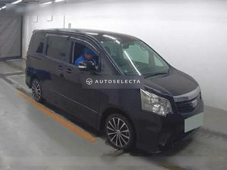 Toyota Noah 2011, photo 1 of 1