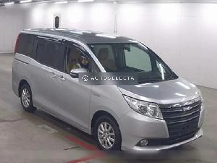Toyota Noah 2015, photo 1 of 1
