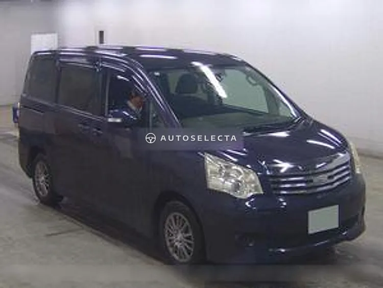Toyota Noah 2010, photo 1 of 1