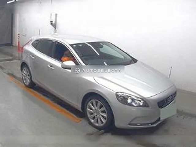 Volvo V40 2016, auction grade 4