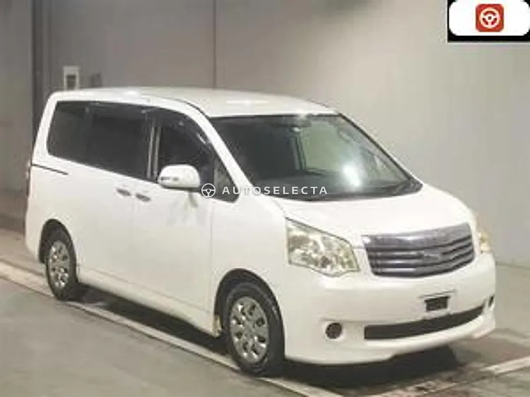 Toyota Noah 2012, photo 1 of 1