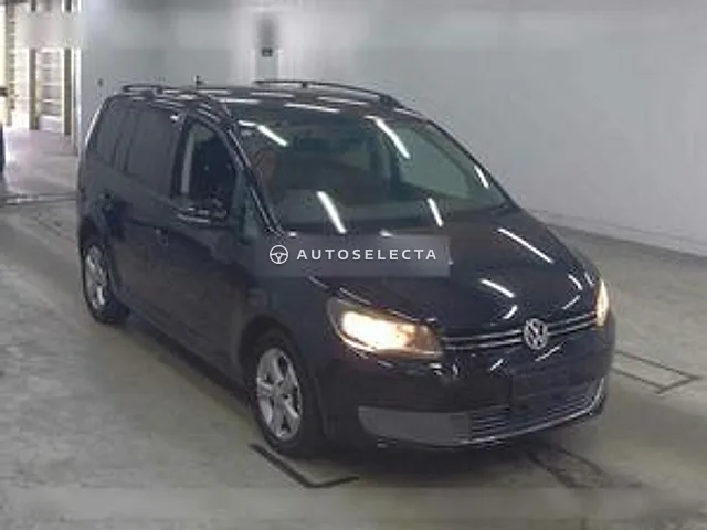Volkswagen Golf Touran 2011, auction grade 3.5