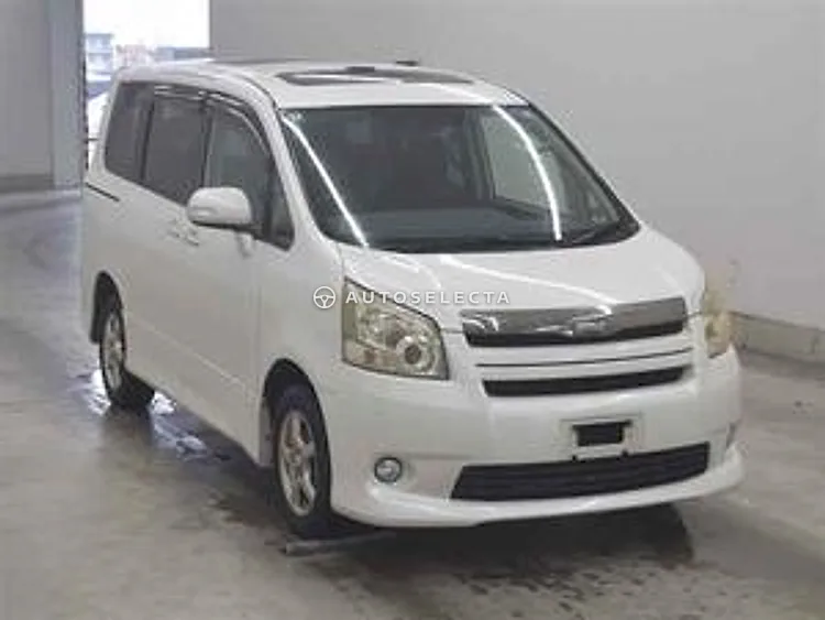 Toyota Noah 2010, photo 1 of 1