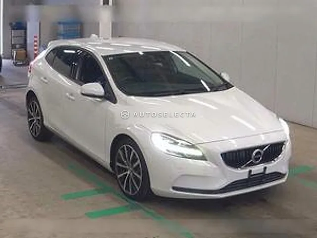 Volvo V40 2017, auction grade 4.5