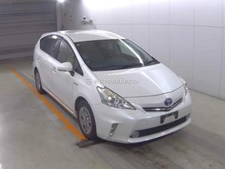 Toyota Prius Alpha 2014, photo 1 of 1