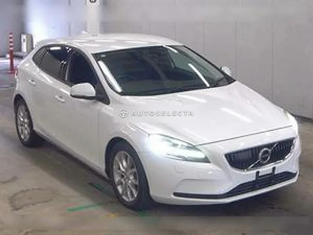 Volvo V40 2017, auction grade 4.5