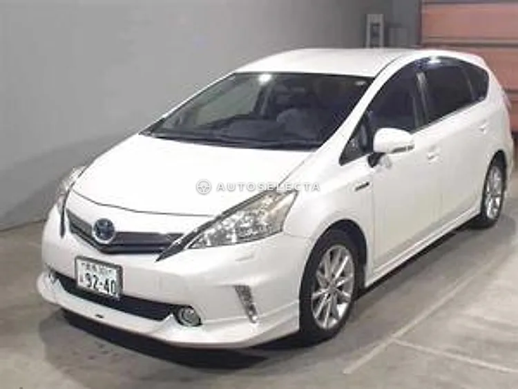 Toyota Prius Alpha 2014, photo 1 of 1
