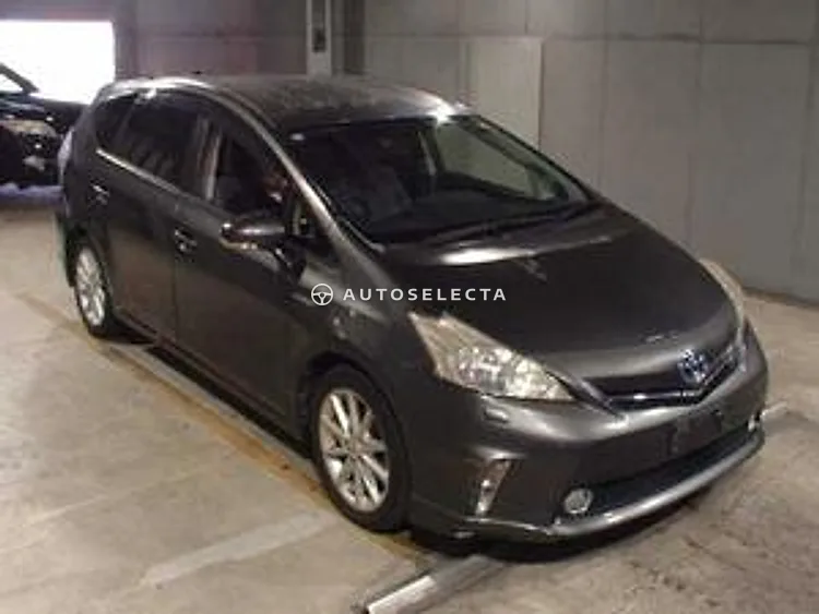 Toyota Prius Alpha 2012, photo 1 of 1