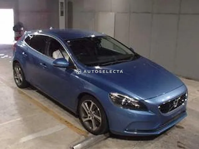 Volvo V40 2015, auction grade 4
