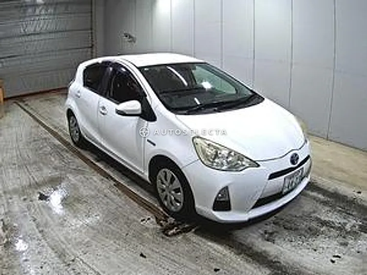 Toyota Aqua 2013, photo 1 of 1