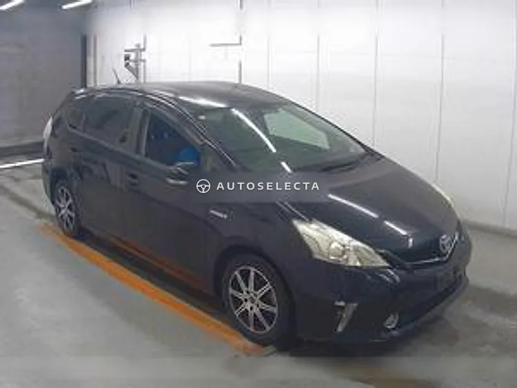 Toyota Prius Alpha 2011, photo 1 of 1