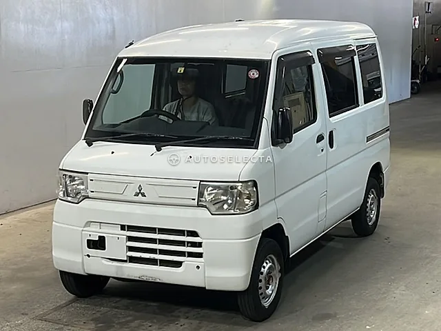 Mitsubishi Minicab MiEV 2013, auction grade R