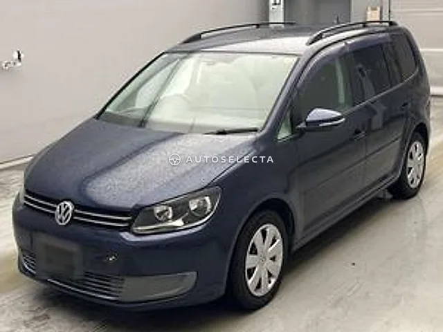 Volkswagen Golf Touran 2011, auction grade 3.5