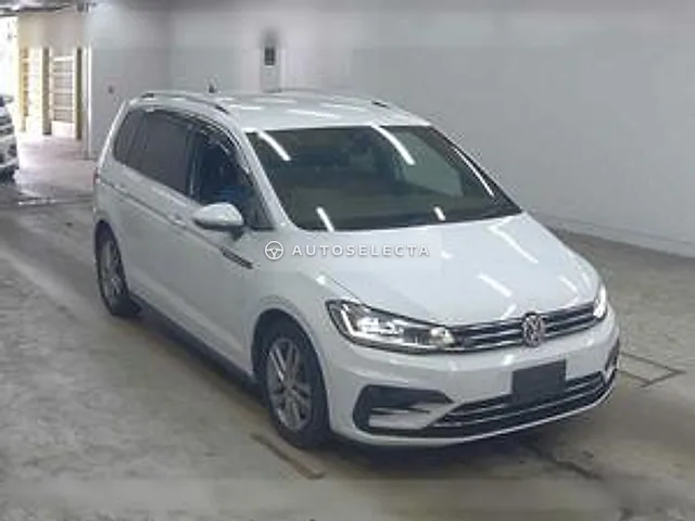 Volkswagen Golf Touran 2017, auction grade 4.5