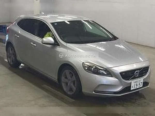 Volvo V40 2014, auction grade 4