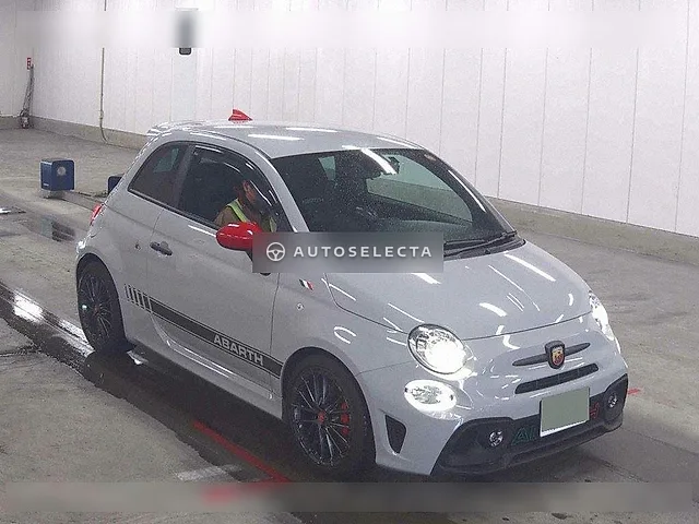 Abarth 595 2022, auction grade 5