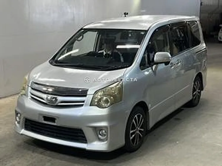 Toyota Noah 2011, photo 1 of 1