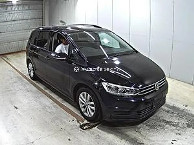 Volkswagen Golf Touran 2016, auction grade 4