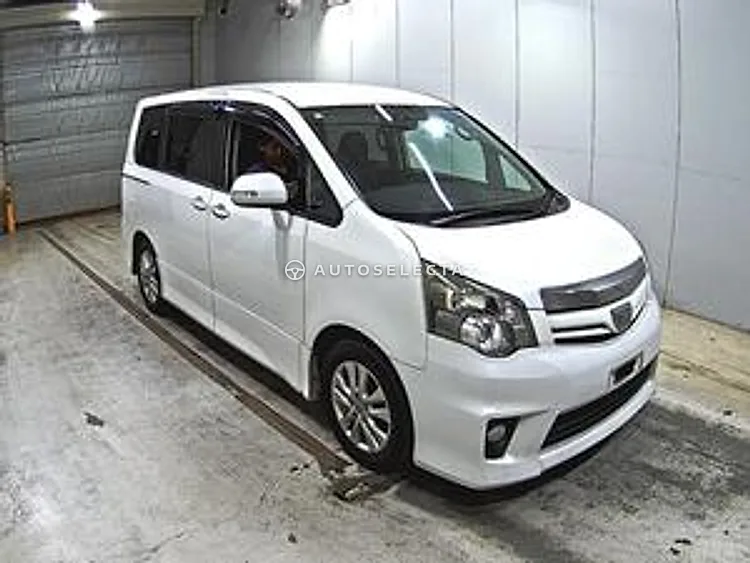 Toyota Noah 2010, photo 1 of 1