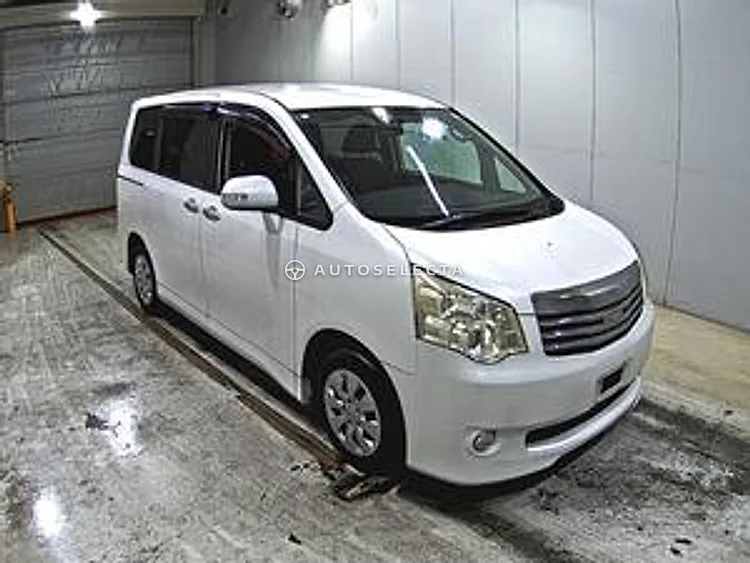 Toyota Noah 2012, photo 1 of 1