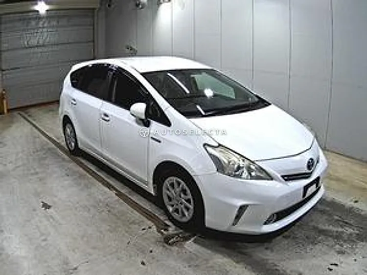 Toyota Prius Alpha 2012, photo 1 of 1