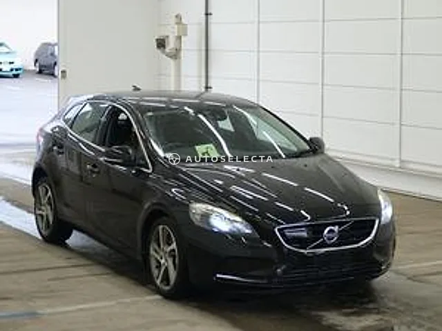 Volvo V40 2015, auction grade 3.5