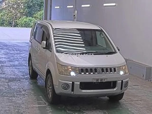 Mitsubishi Delica D:5 2009, auction grade RA