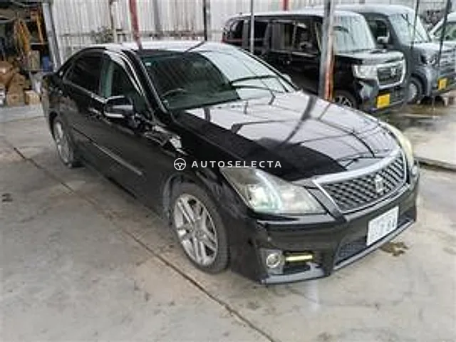 Toyota Crown 2010, auction grade R