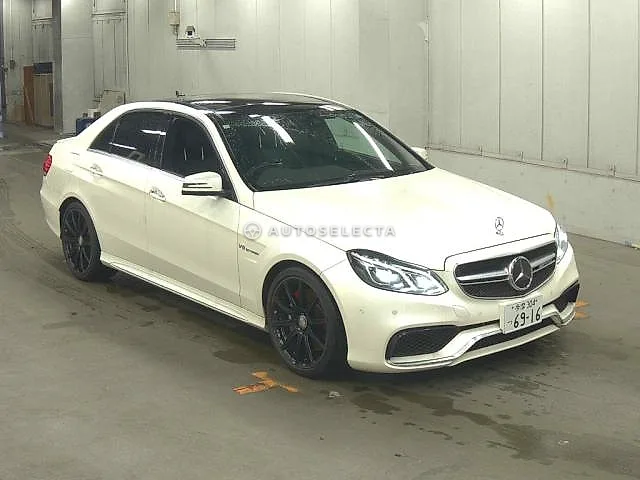 Mercedes-Benz AMG E-Class 2013, auction grade 4.5