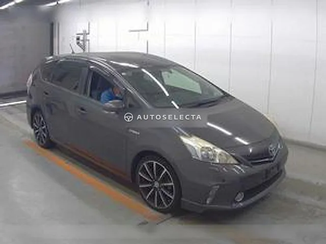 Toyota Prius Alpha 2012, auction grade 3