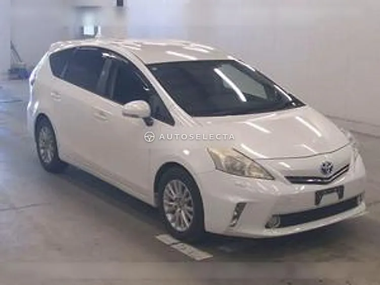 Toyota Prius Alpha 2012, photo 1 of 1