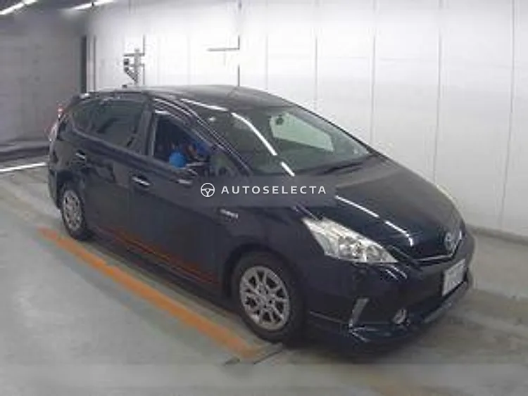 Toyota Prius Alpha 2014, photo 1 of 1