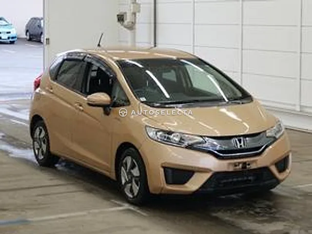 Honda Fit Hybrid 2014, auction grade RA