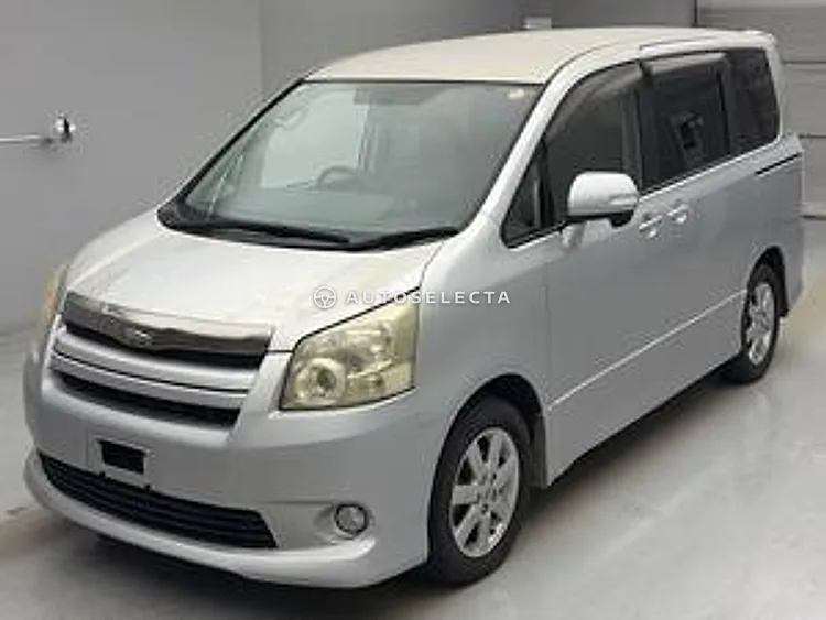 Toyota Noah 2010, photo 1 of 1