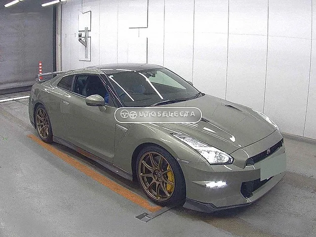 Nissan GT-R 2023, auction grade 5