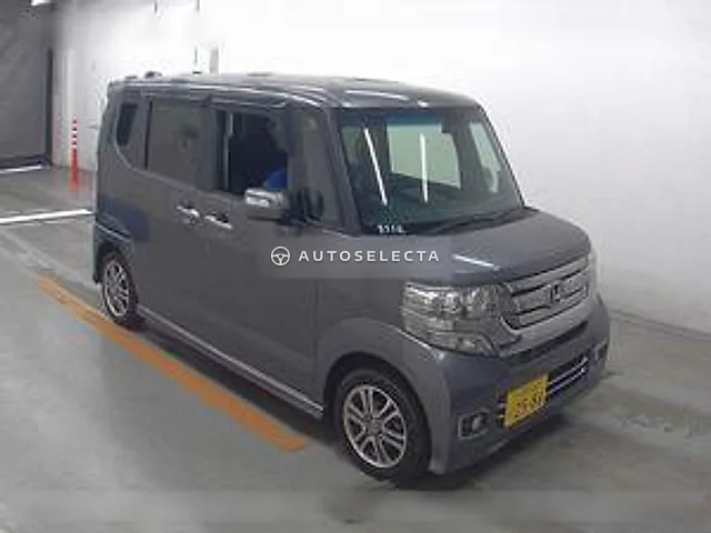 Honda N-BOX Custom 2017, auction grade 4.5