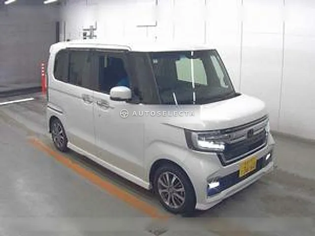 Honda N-BOX Custom 2022, auction grade 4.5