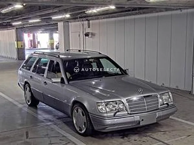 Mercedes-Benz Medium Class 1994, auction grade 3.5
